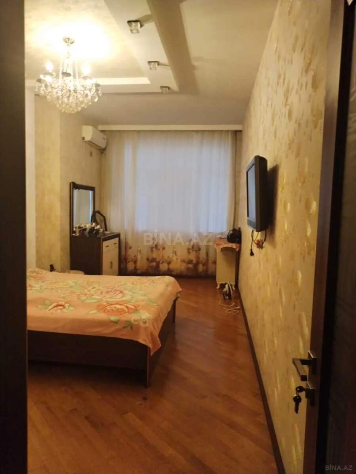 Satılır 3 otaqlı mənzil 110 m²