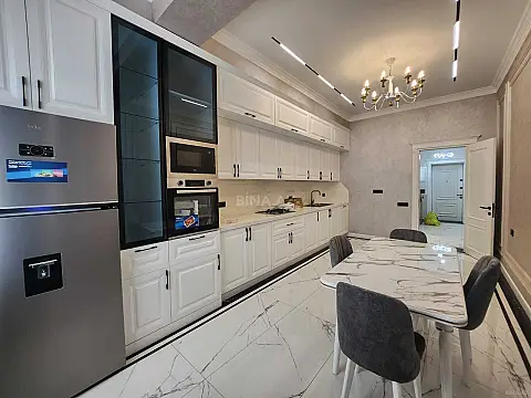 Kirayə verilir 3 otaqlı mənzil 172 m²