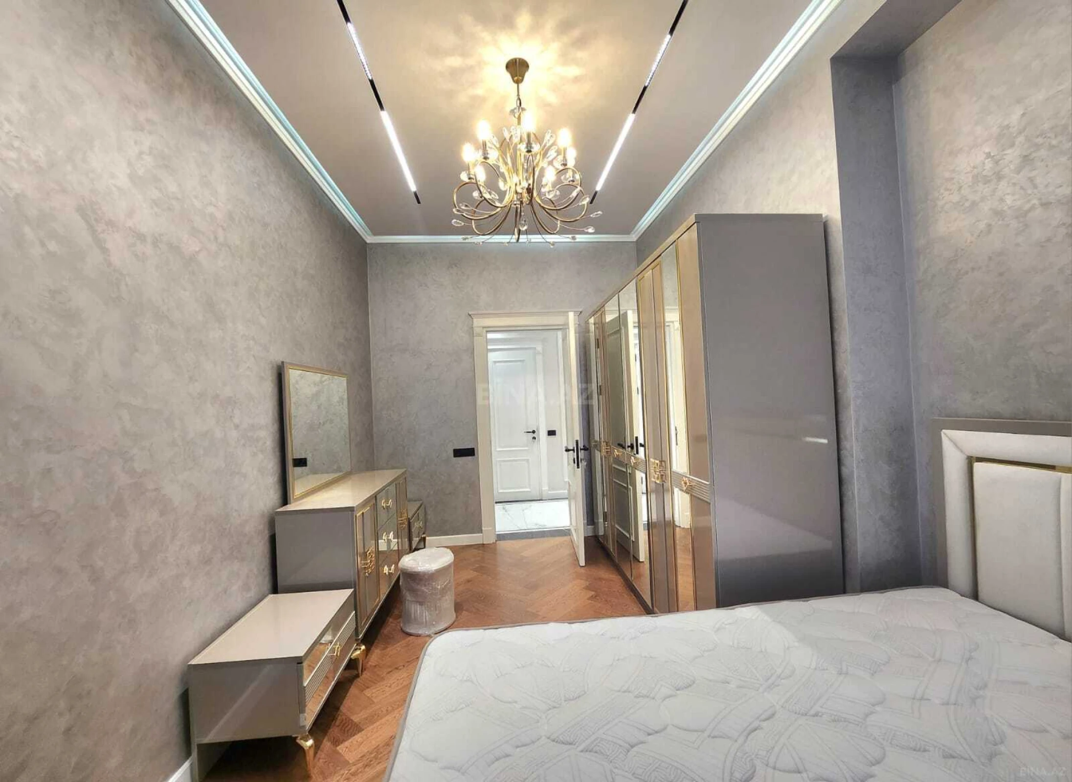 Kirayə verilir 3 otaqlı mənzil 172 m²