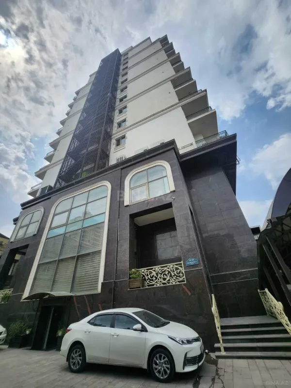 Kirayə verilir 3 otaqlı mənzil 172 m²