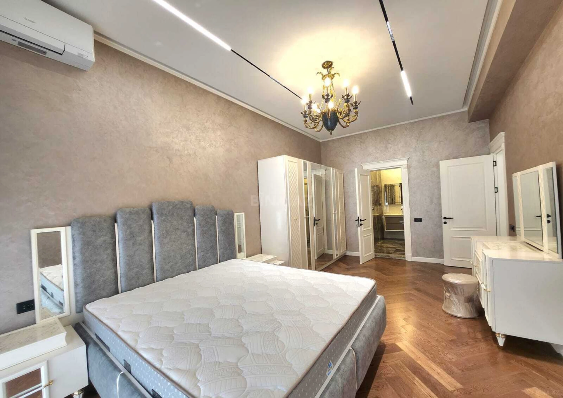 Kirayə verilir 3 otaqlı mənzil 172 m²