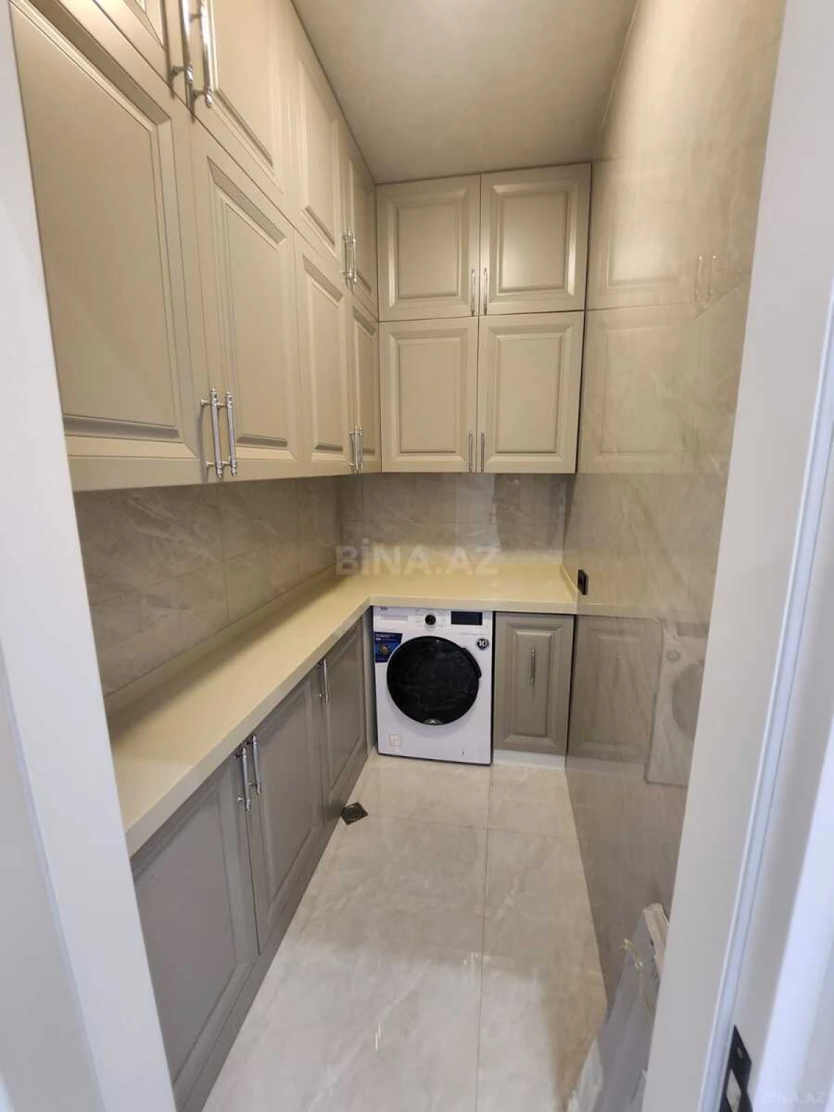 Kirayə verilir 3 otaqlı mənzil 172 m²