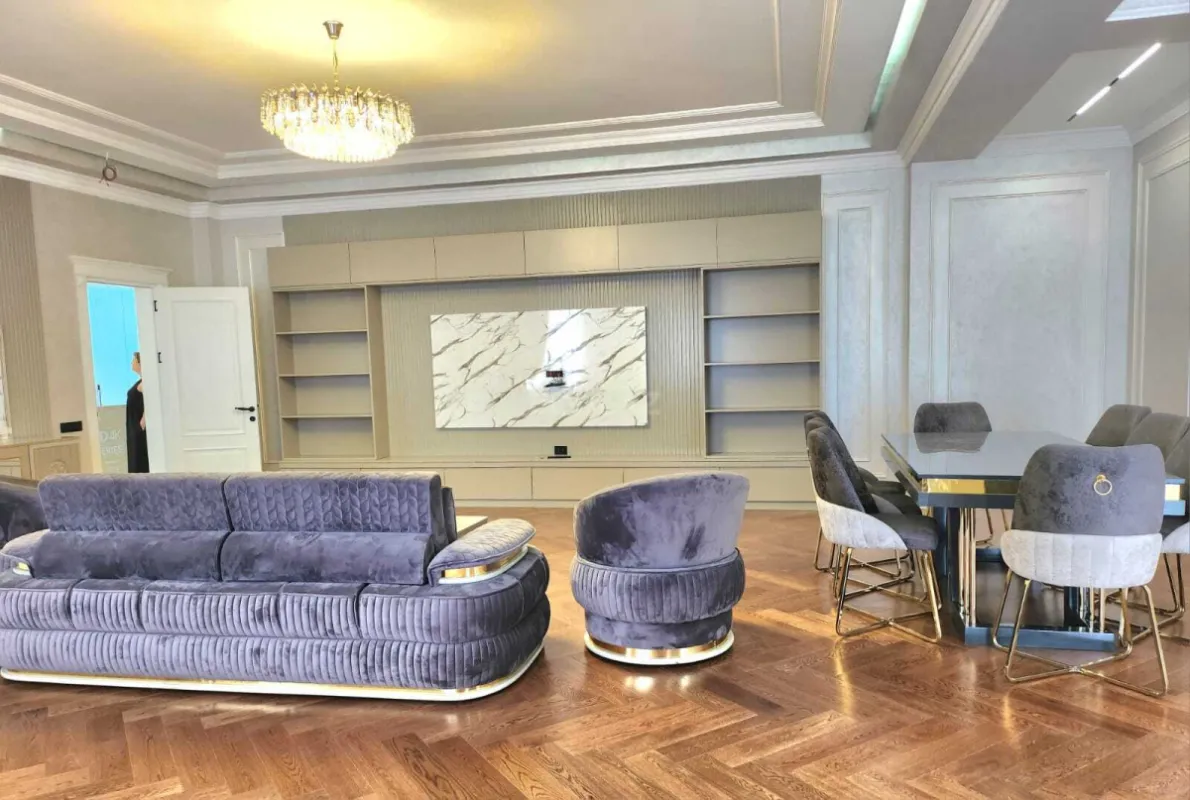 Kirayə verilir 3 otaqlı mənzil 172 m²