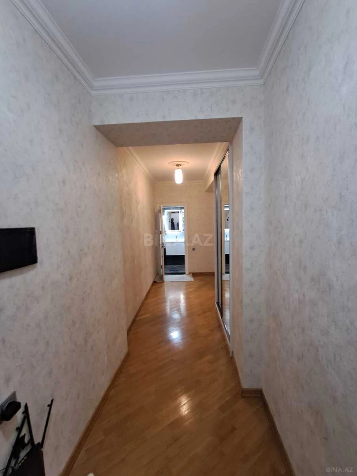 Satılır 2 otaqlı mənzil 83 m²