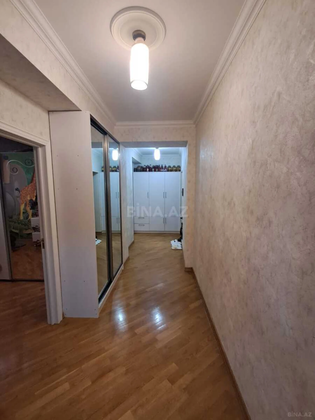 Satılır 2 otaqlı mənzil 83 m²
