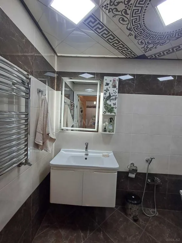 Satılır 2 otaqlı mənzil 83 m²