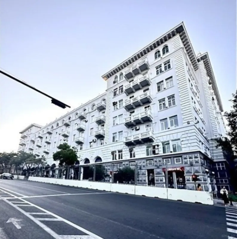 Satılır 4 otaqlı mənzil 110 m²