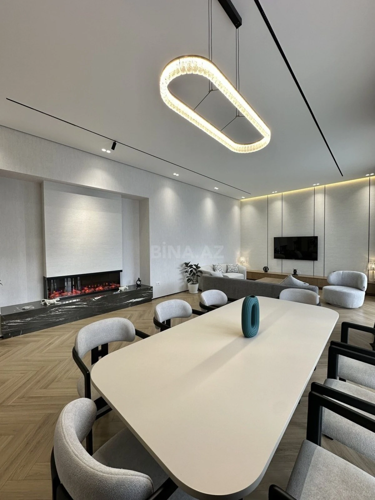 Satılır 5 otaqlı həyət evi 240 m²