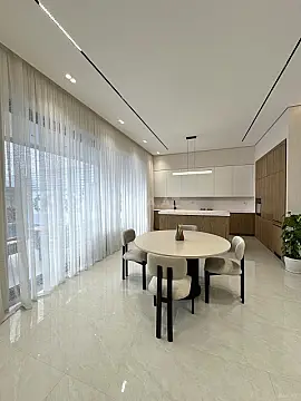 Satılır 5 otaqlı həyət evi 240 m²