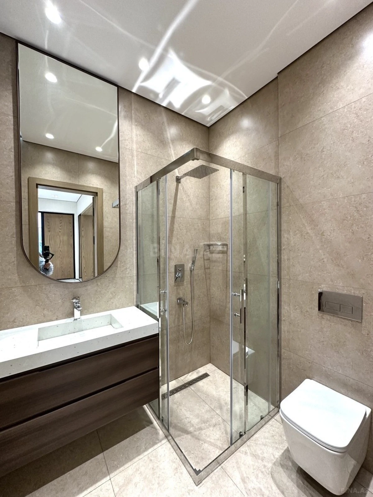 Satılır 5 otaqlı həyət evi 240 m²