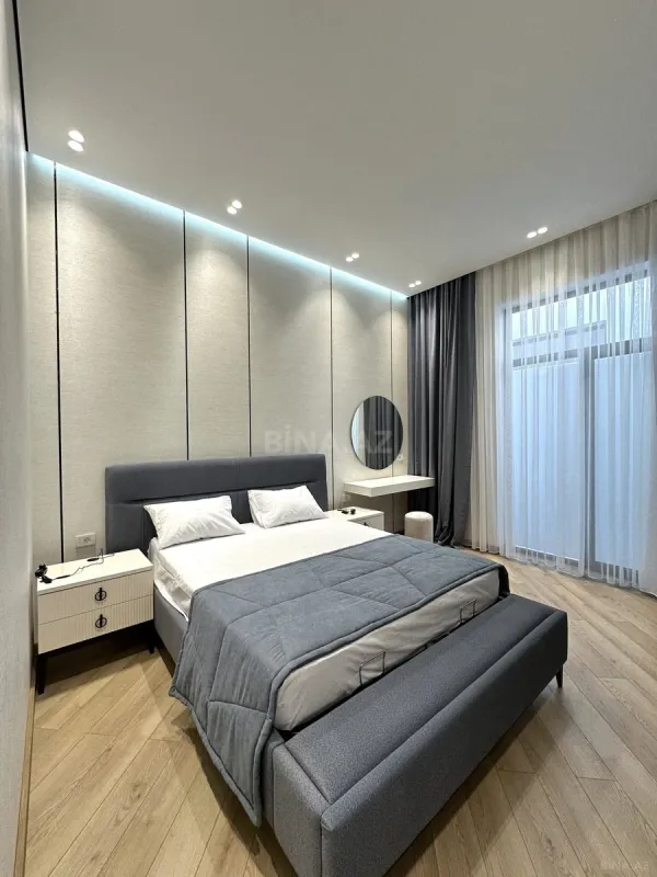 Satılır 5 otaqlı həyət evi 240 m²