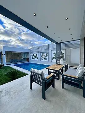 Satılır 5 otaqlı həyət evi 240 m²