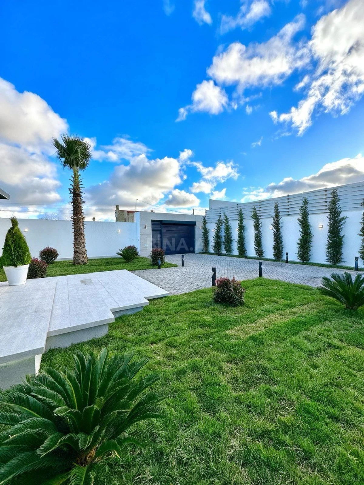 Satılır 5 otaqlı həyət evi 240 m²