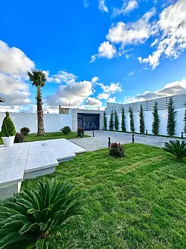 Satılır 5 otaqlı həyət evi 240 m²