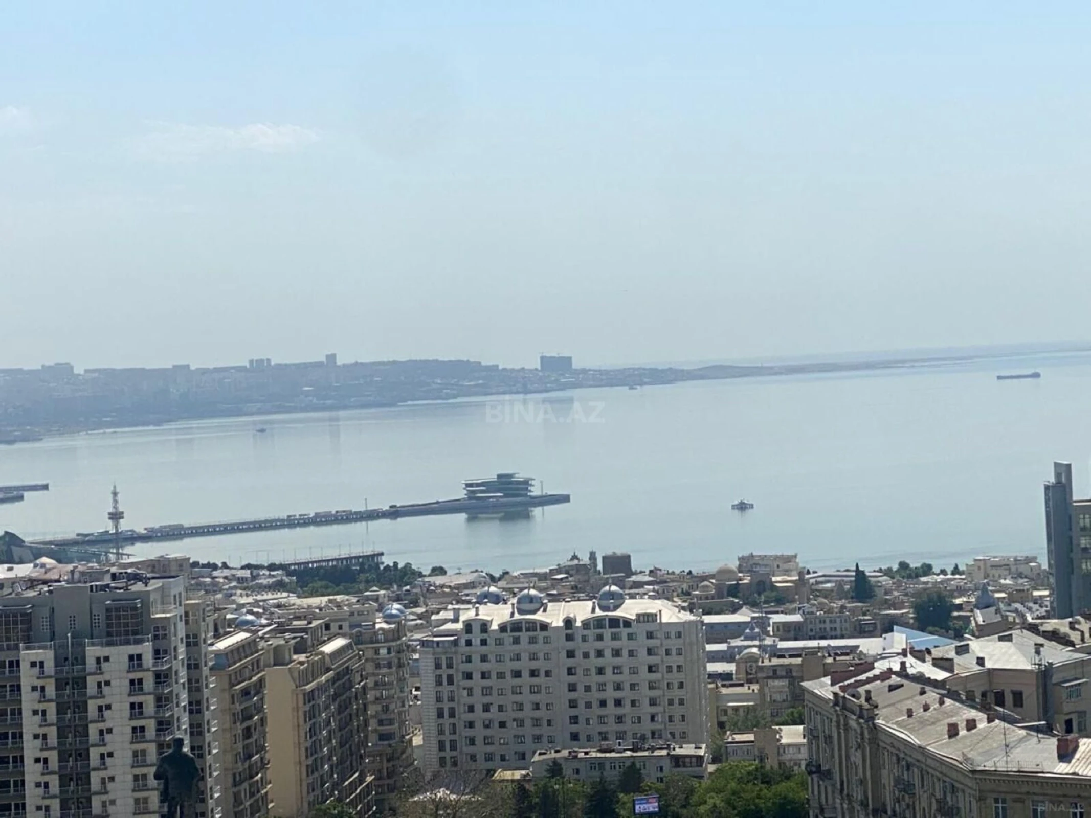 Satılır 4 otaqlı mənzil 185 m²