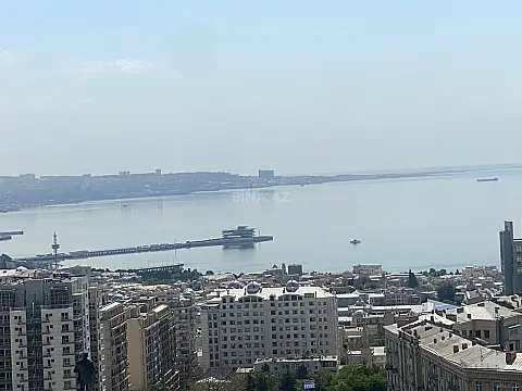 Satılır 4 otaqlı mənzil 185 m²