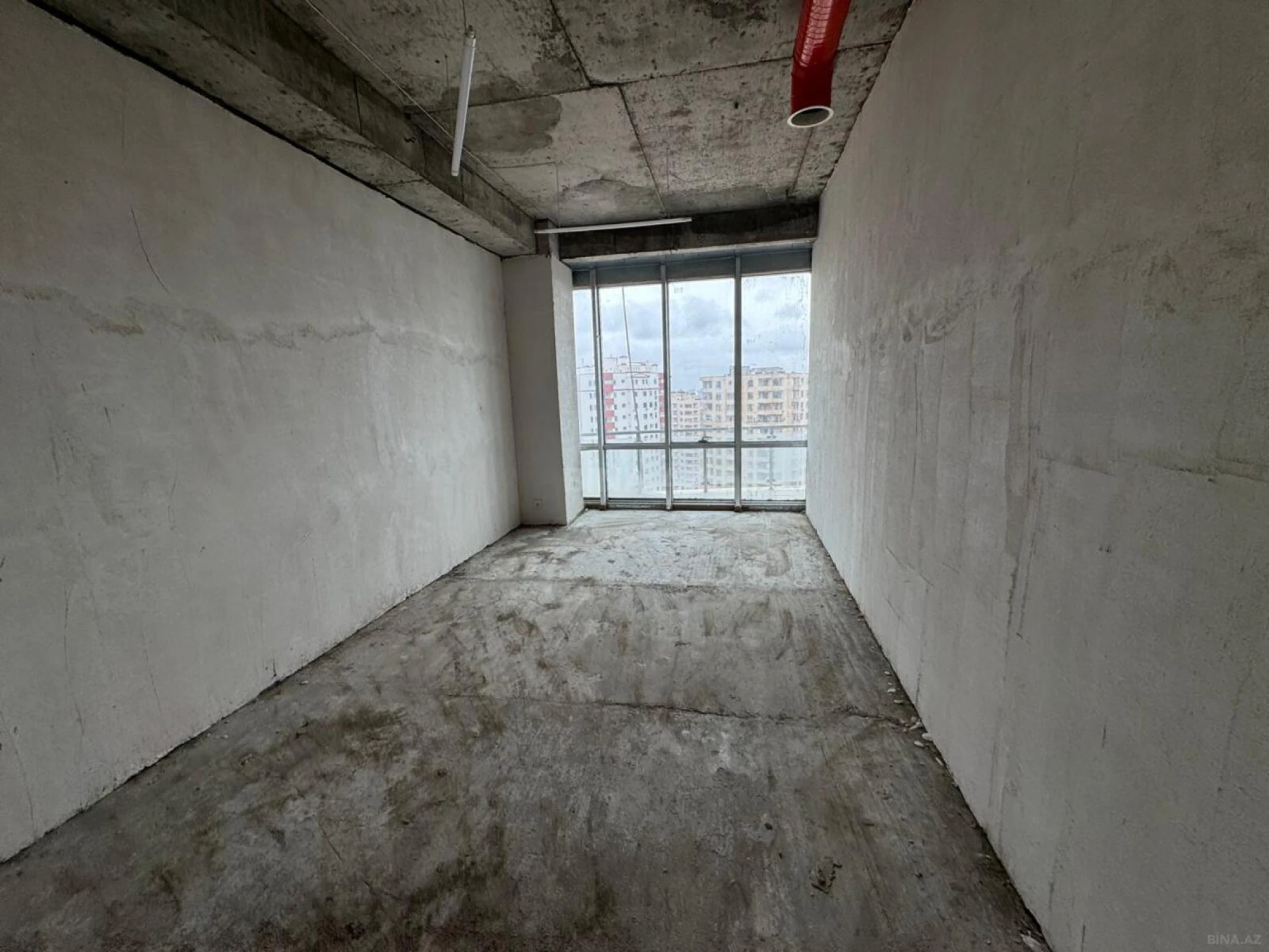 Satılır 4 otaqlı mənzil 185 m²