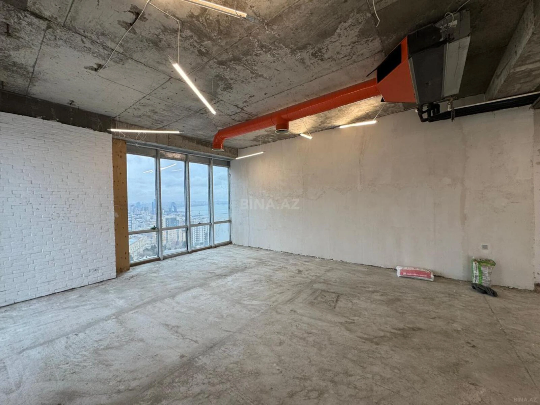 Satılır 4 otaqlı mənzil 185 m²