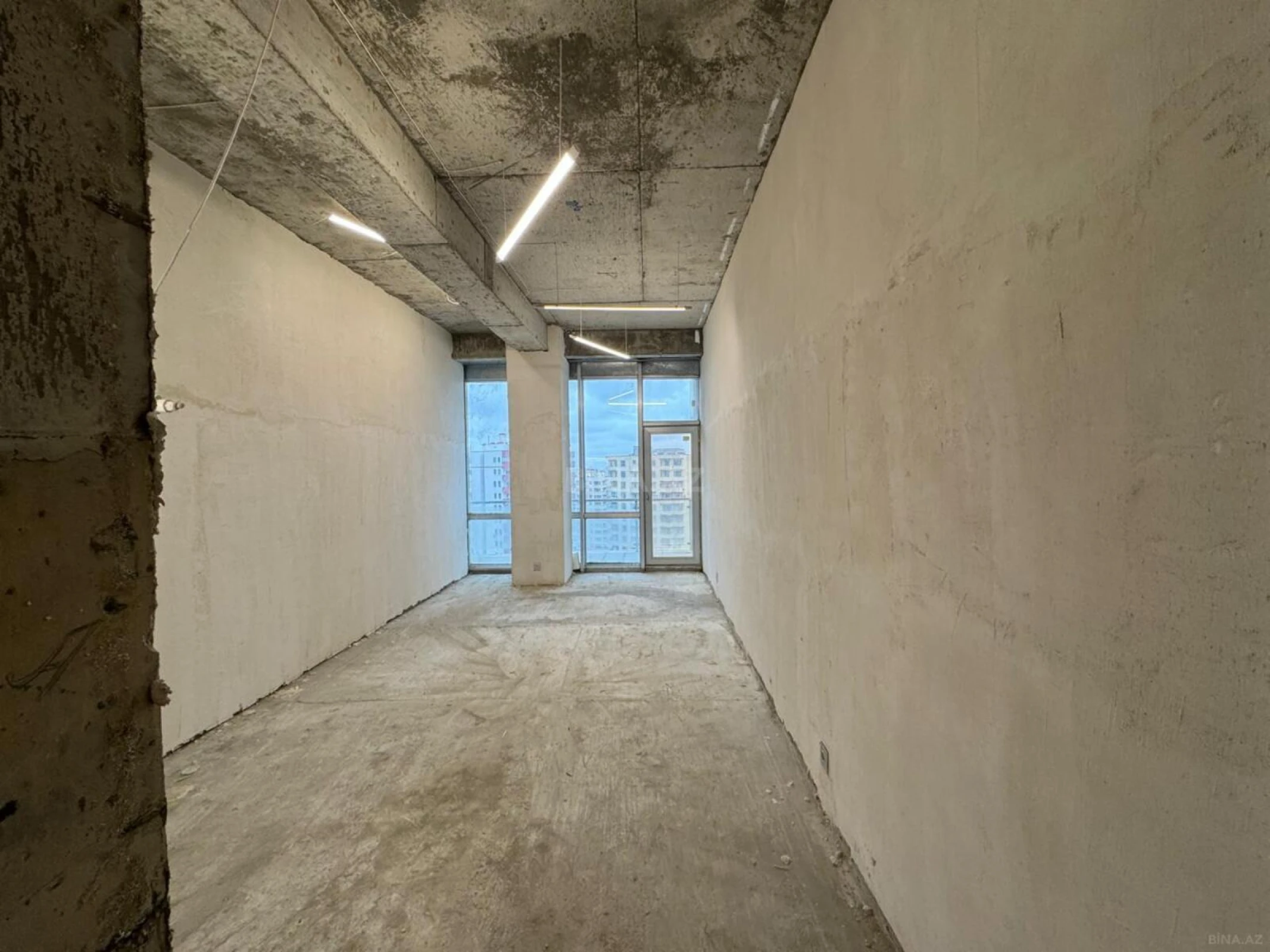 Satılır 4 otaqlı mənzil 185 m²