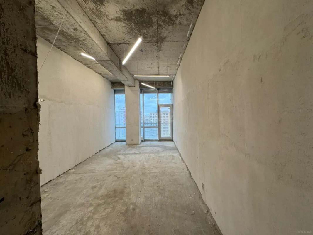 Satılır 4 otaqlı mənzil 185 m²