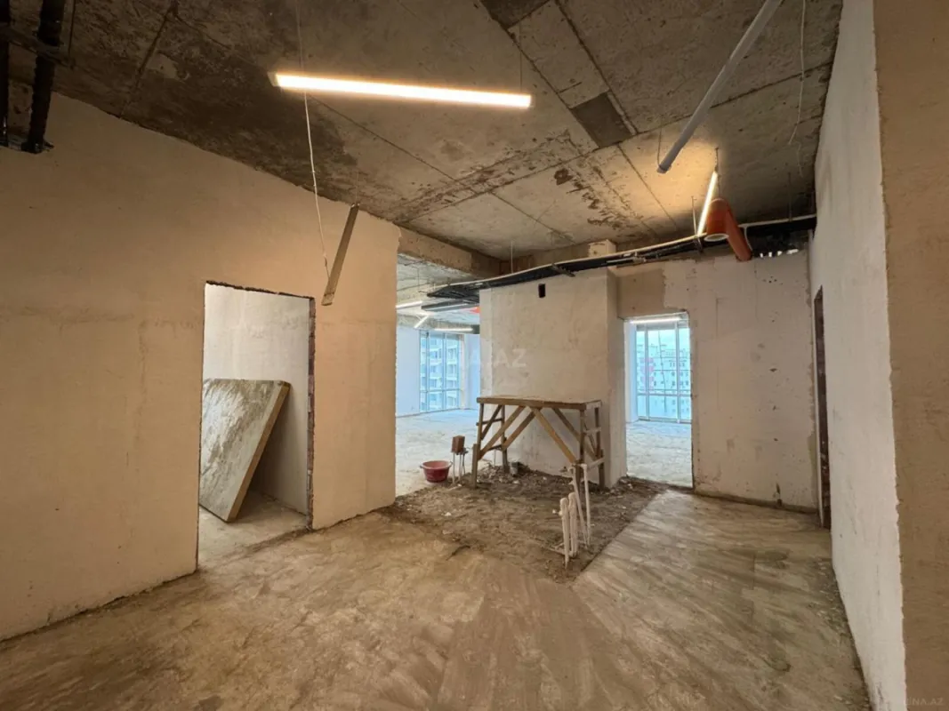 Satılır 4 otaqlı mənzil 185 m²