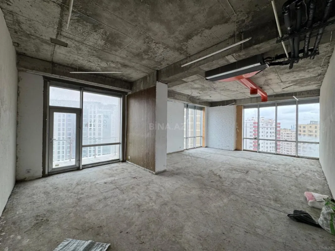 Satılır 4 otaqlı mənzil 185 m²