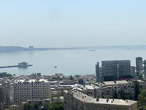 Satılır 4 otaqlı mənzil 185 m²