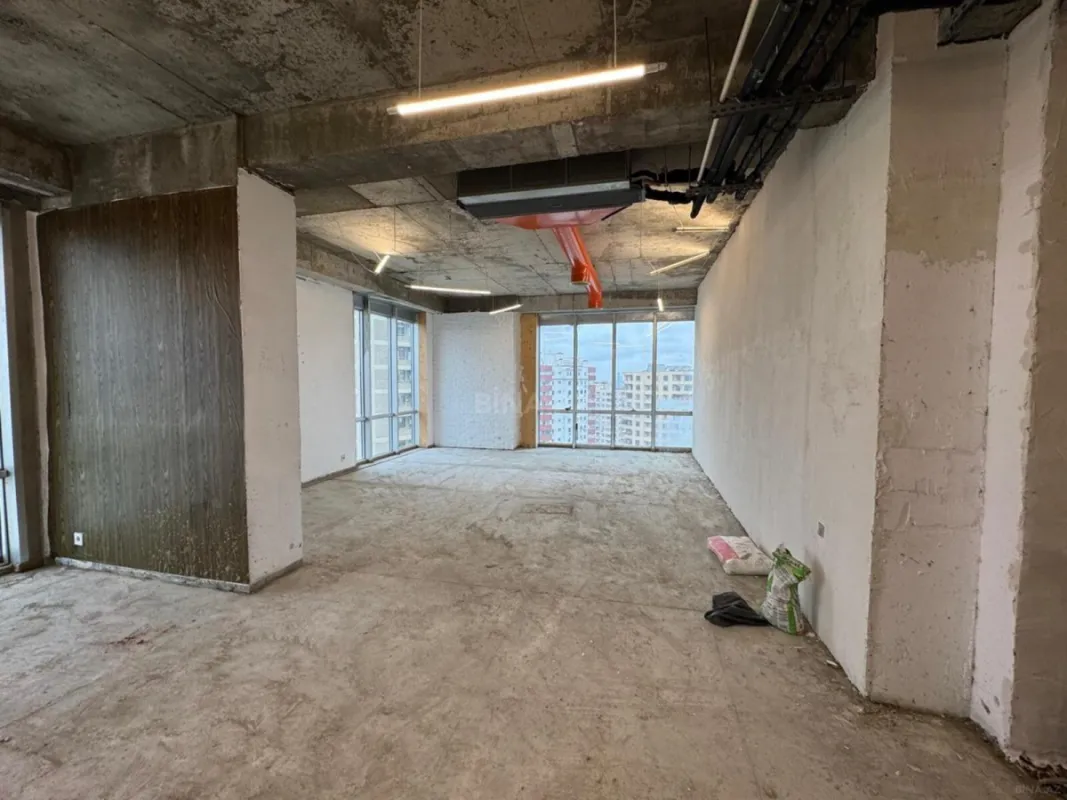 Satılır 4 otaqlı mənzil 185 m²