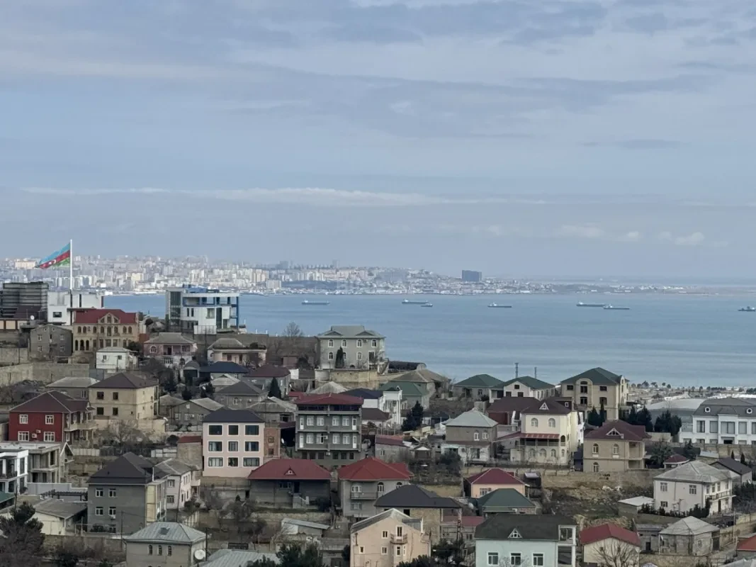 Kirayə verilir 3 otaqlı mənzil 98 m²