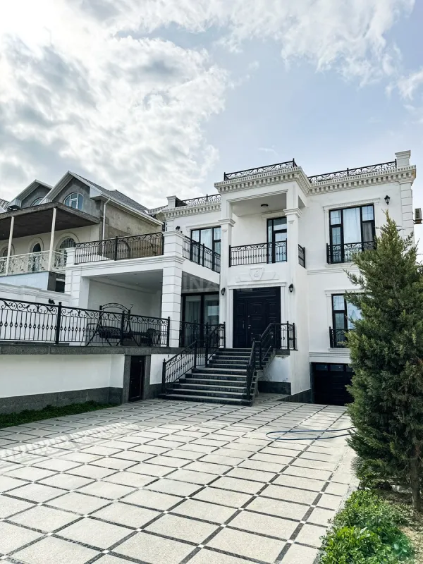 Satılır 7 otaqlı həyət evi 550 m²