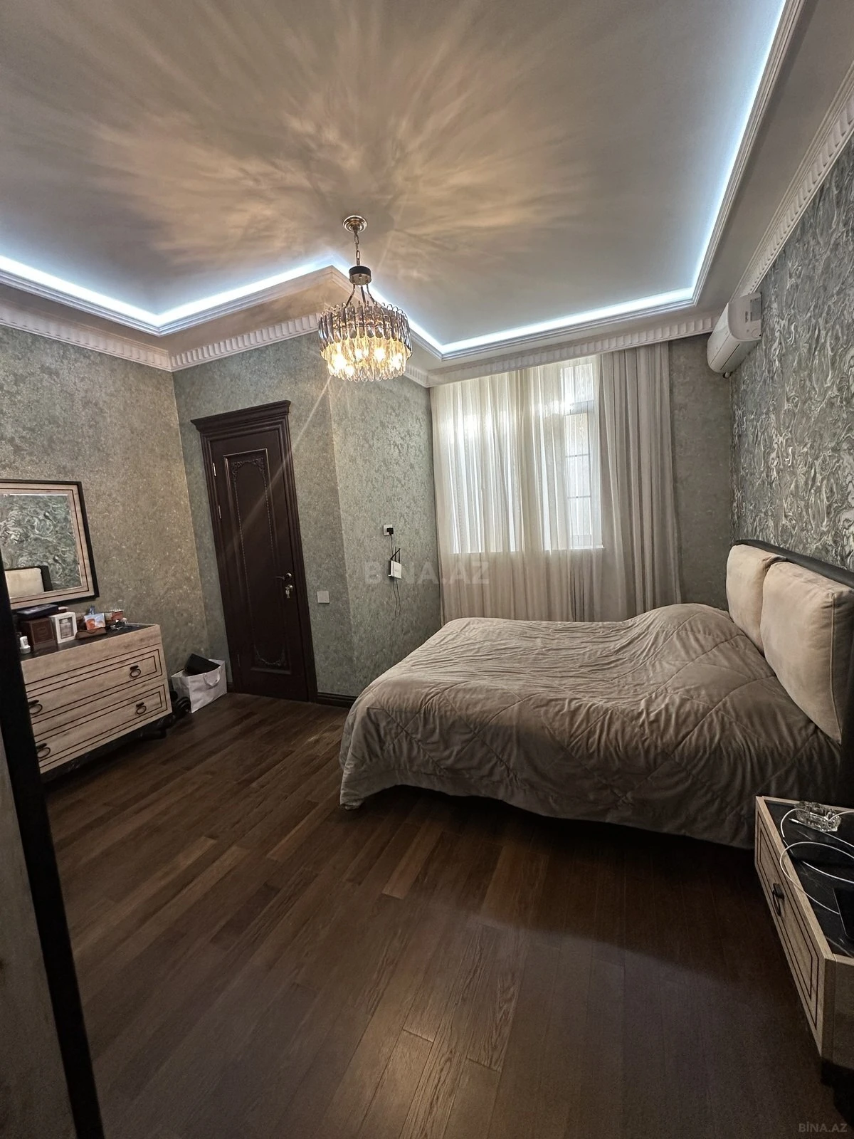 Satılır 7 otaqlı həyət evi 550 m²
