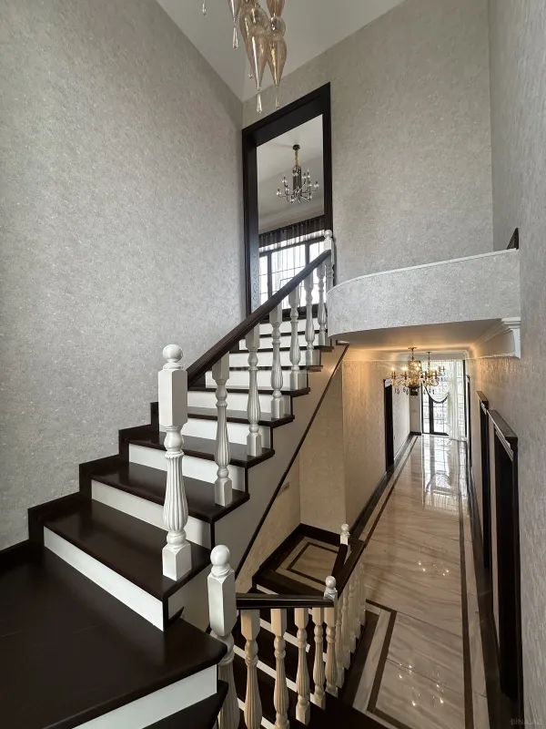 Satılır 7 otaqlı həyət evi 550 m²