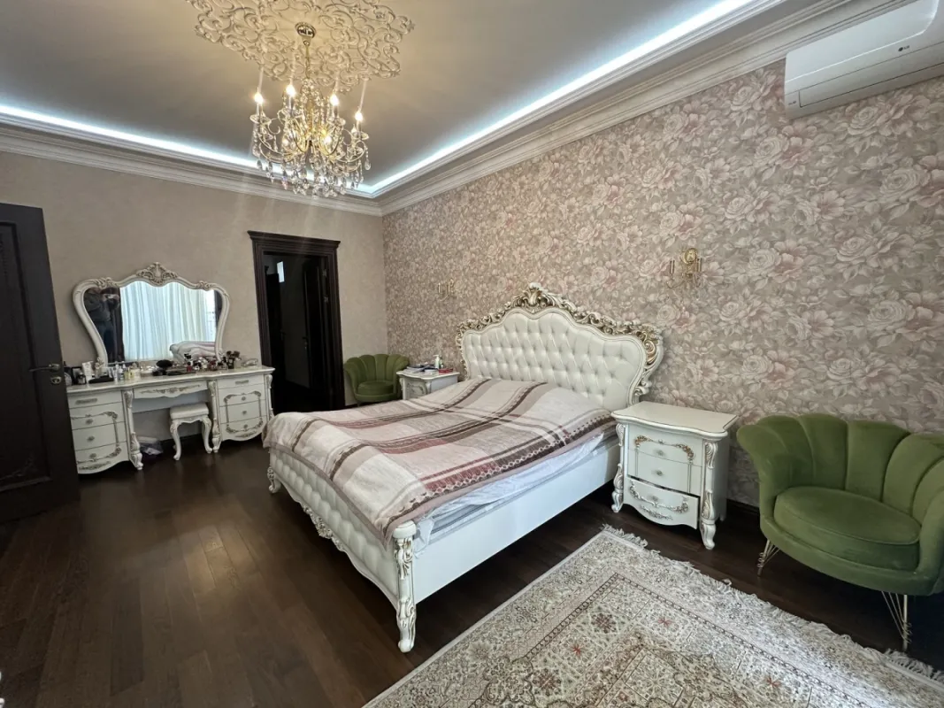 Satılır 7 otaqlı həyət evi 550 m²