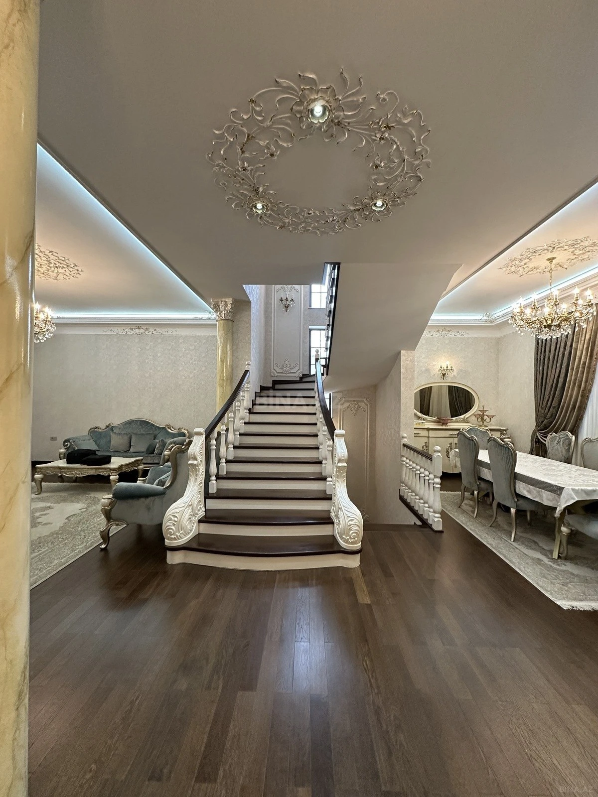 Satılır 7 otaqlı həyət evi 550 m²