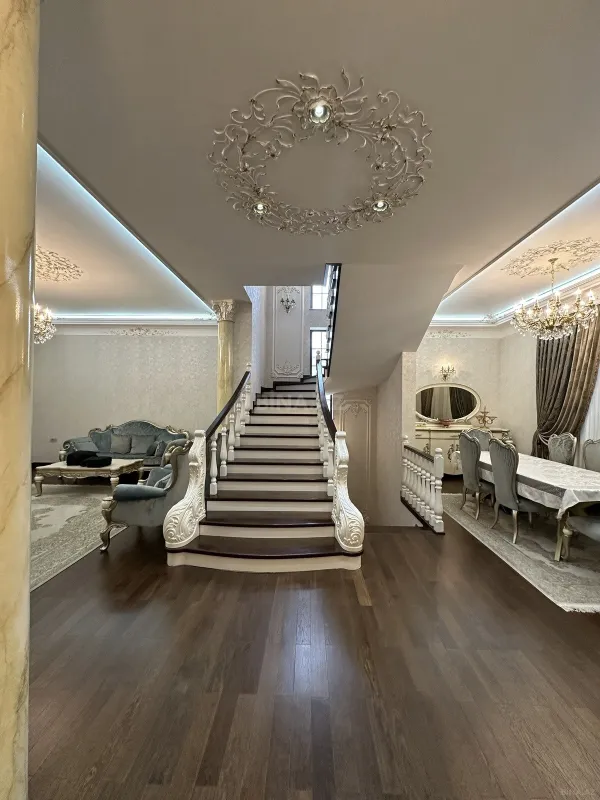 Satılır 7 otaqlı həyət evi 550 m²