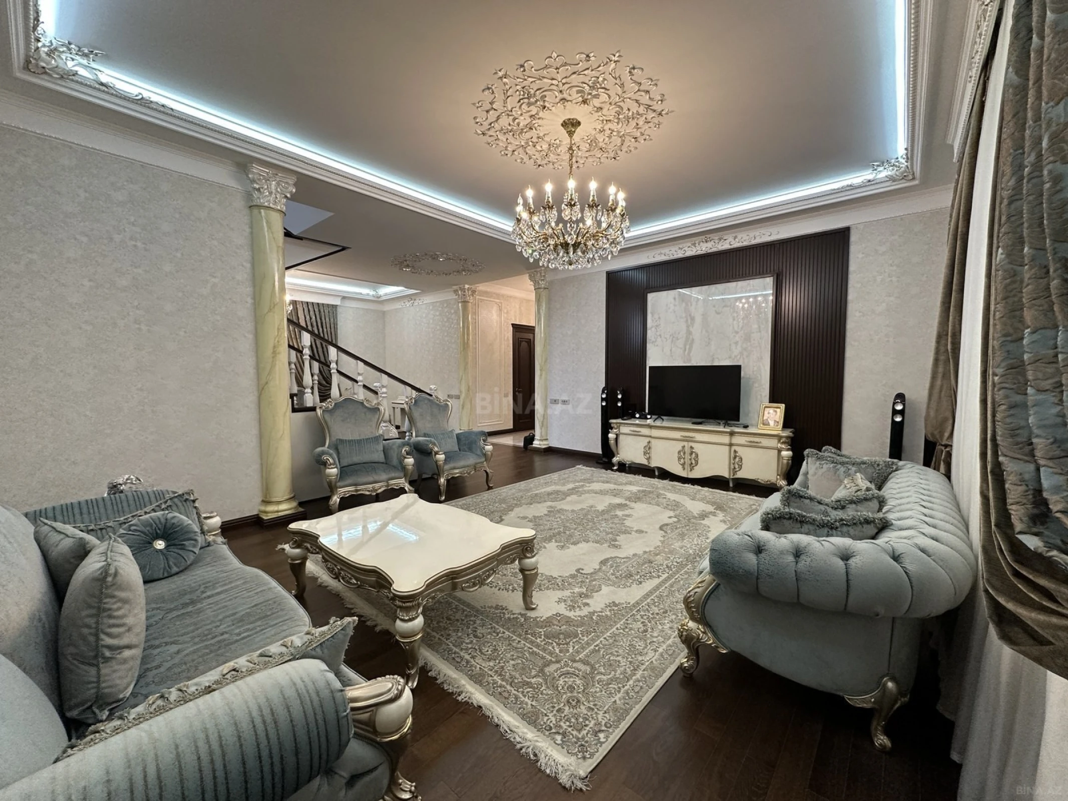 Satılır 7 otaqlı həyət evi 550 m²
