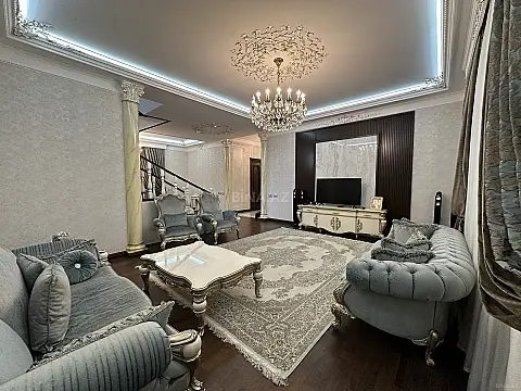 Satılır 7 otaqlı həyət evi 550 m²