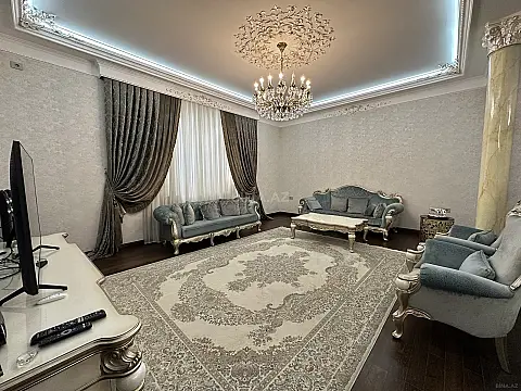 Satılır 7 otaqlı həyət evi 550 m²