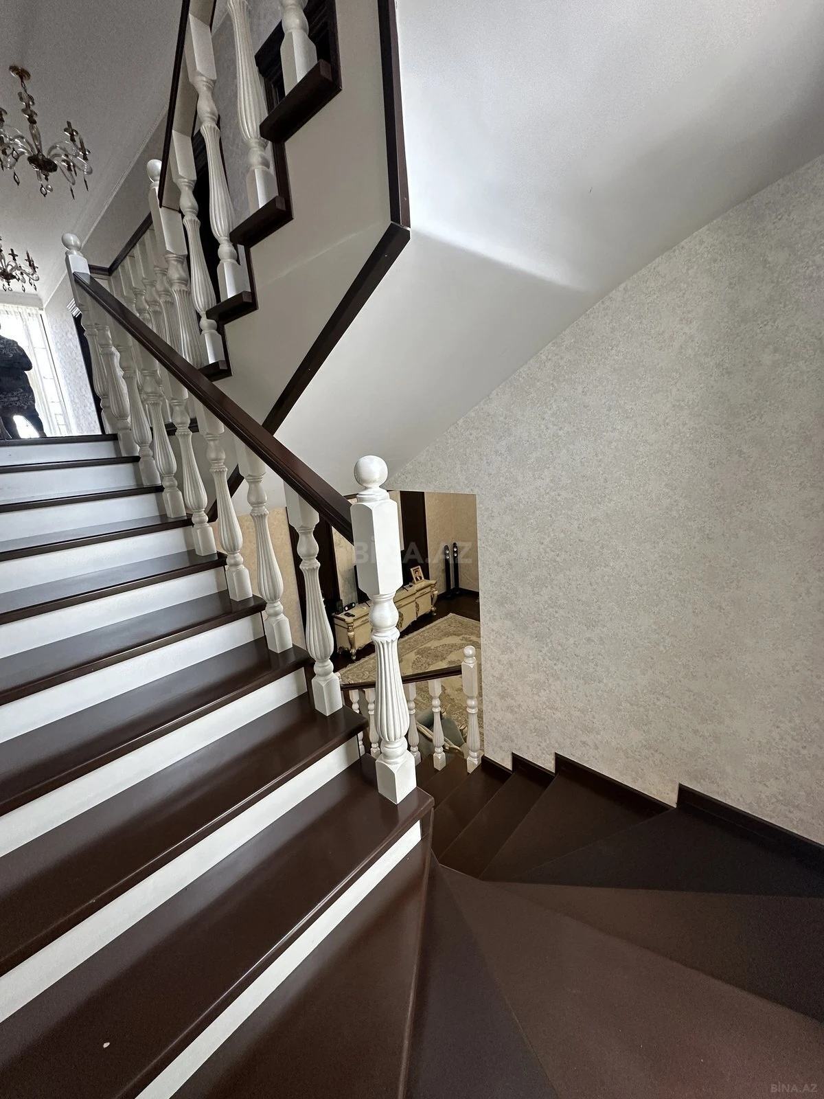 Satılır 7 otaqlı həyət evi 550 m²