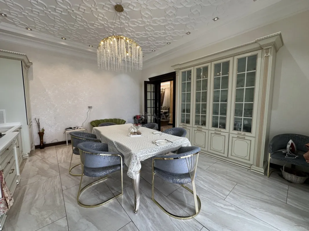 Satılır 7 otaqlı həyət evi 550 m²