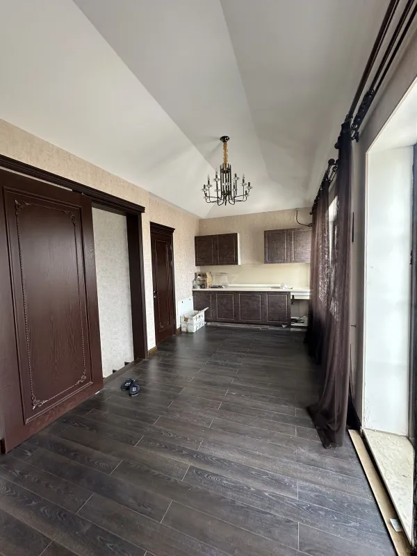 Satılır 7 otaqlı həyət evi 550 m²