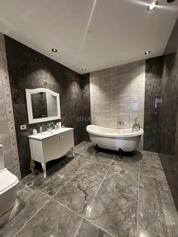 Satılır 7 otaqlı həyət evi 550 m²