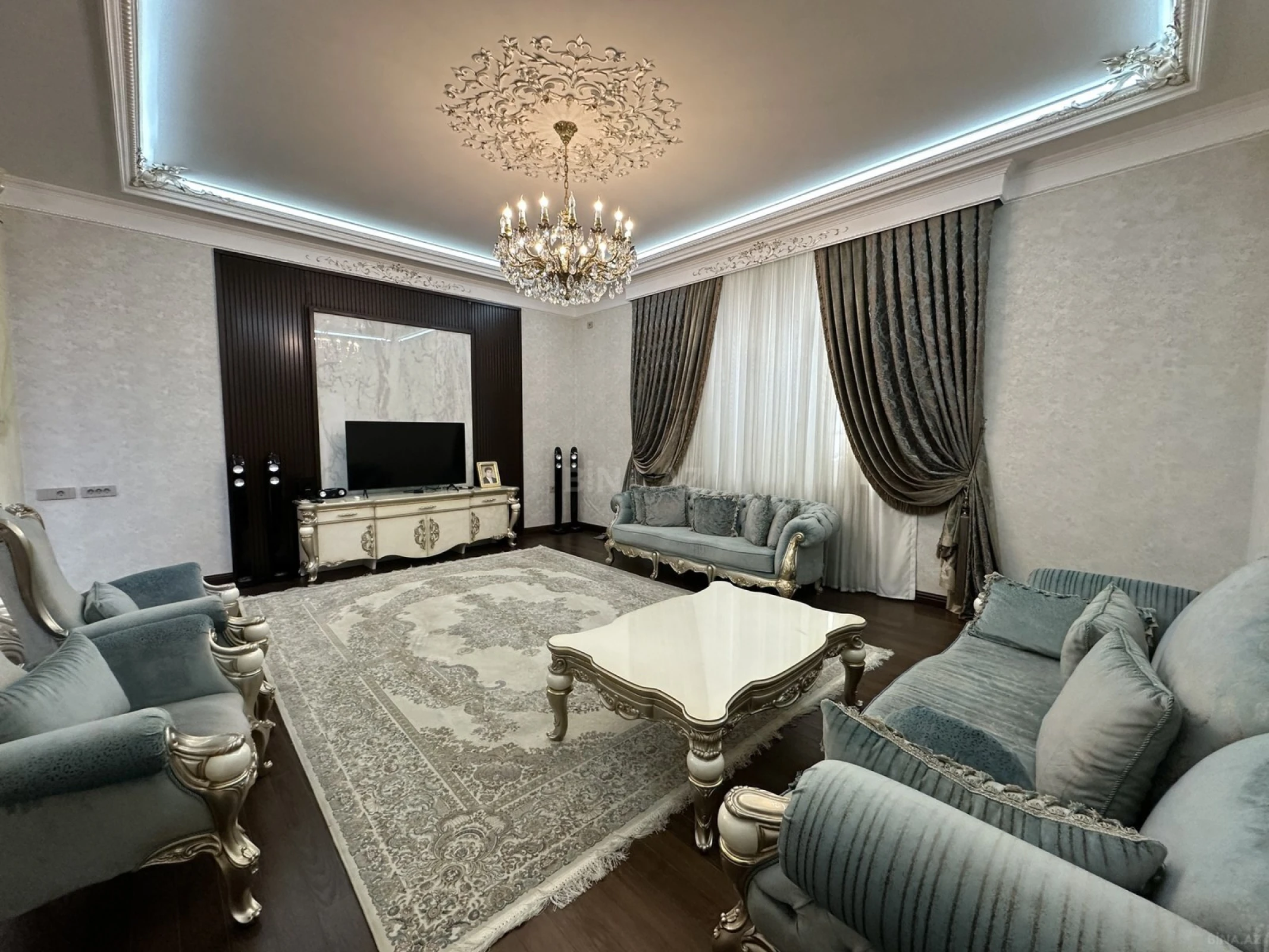 Satılır 7 otaqlı həyət evi 550 m²
