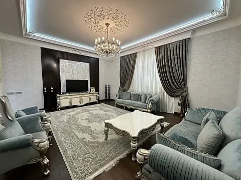 Satılır 7 otaqlı həyət evi 550 m²