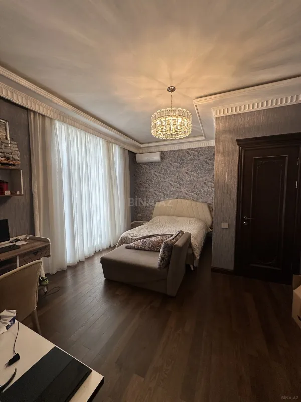 Satılır 7 otaqlı həyət evi 550 m²