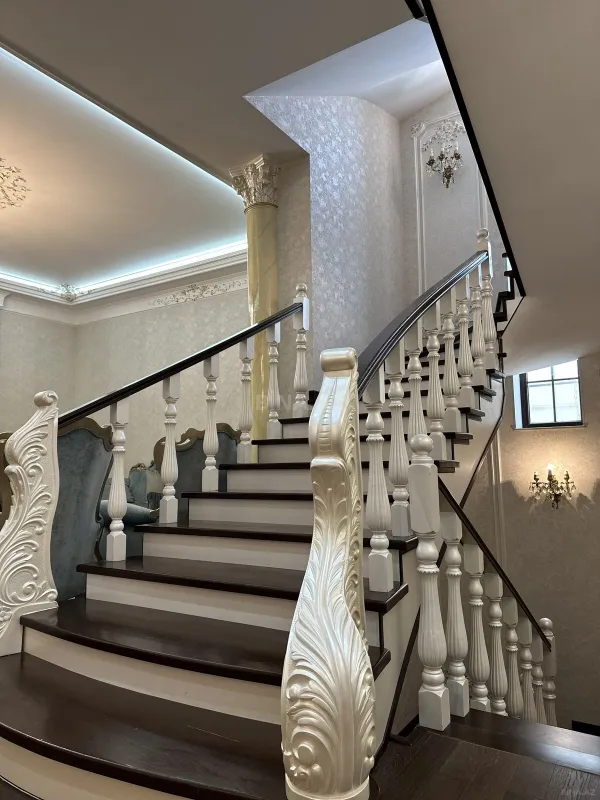 Satılır 7 otaqlı həyət evi 550 m²