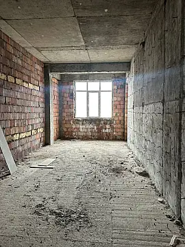 Satılır 4 otaqlı mənzil 234 m²