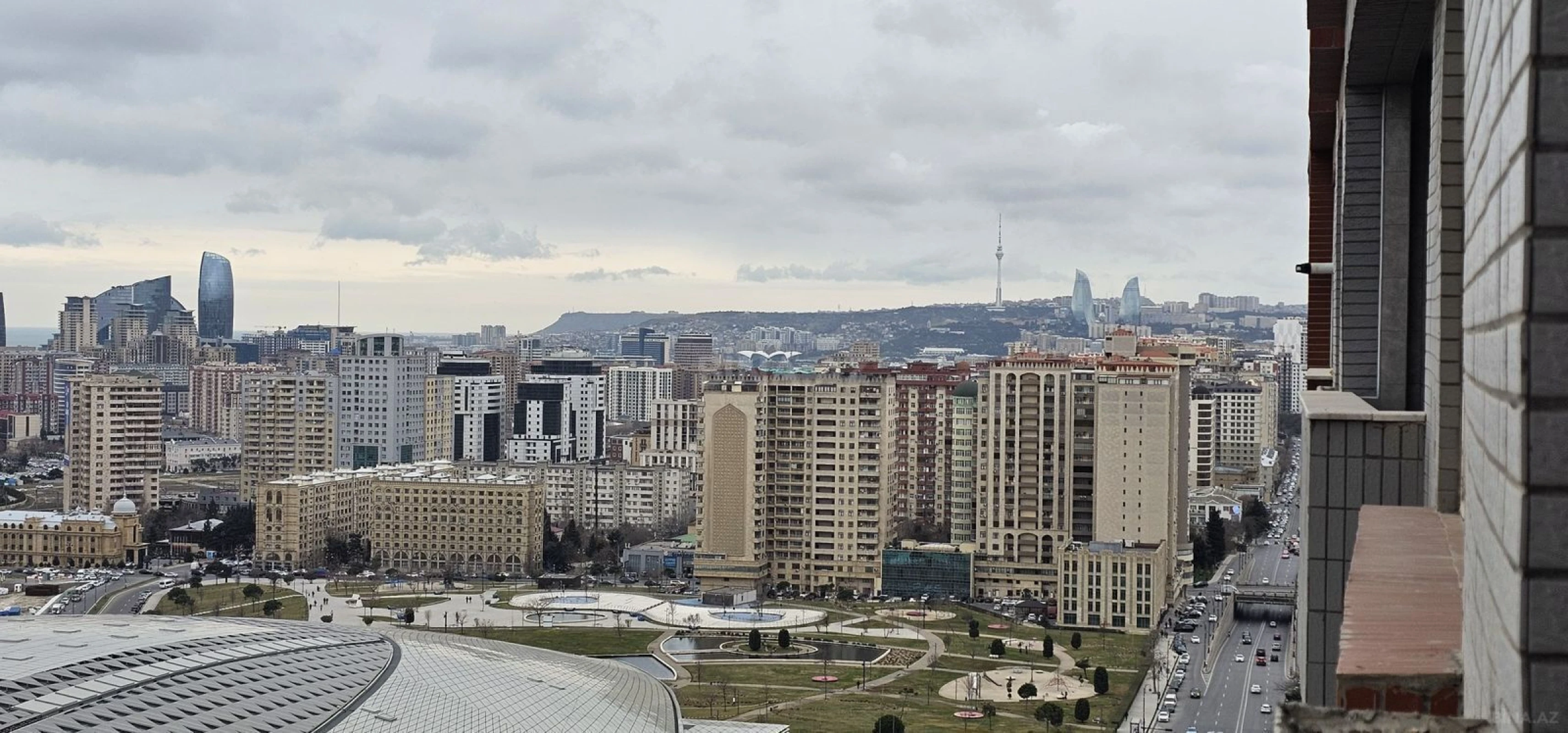 Satılır 4 otaqlı mənzil 234 m²