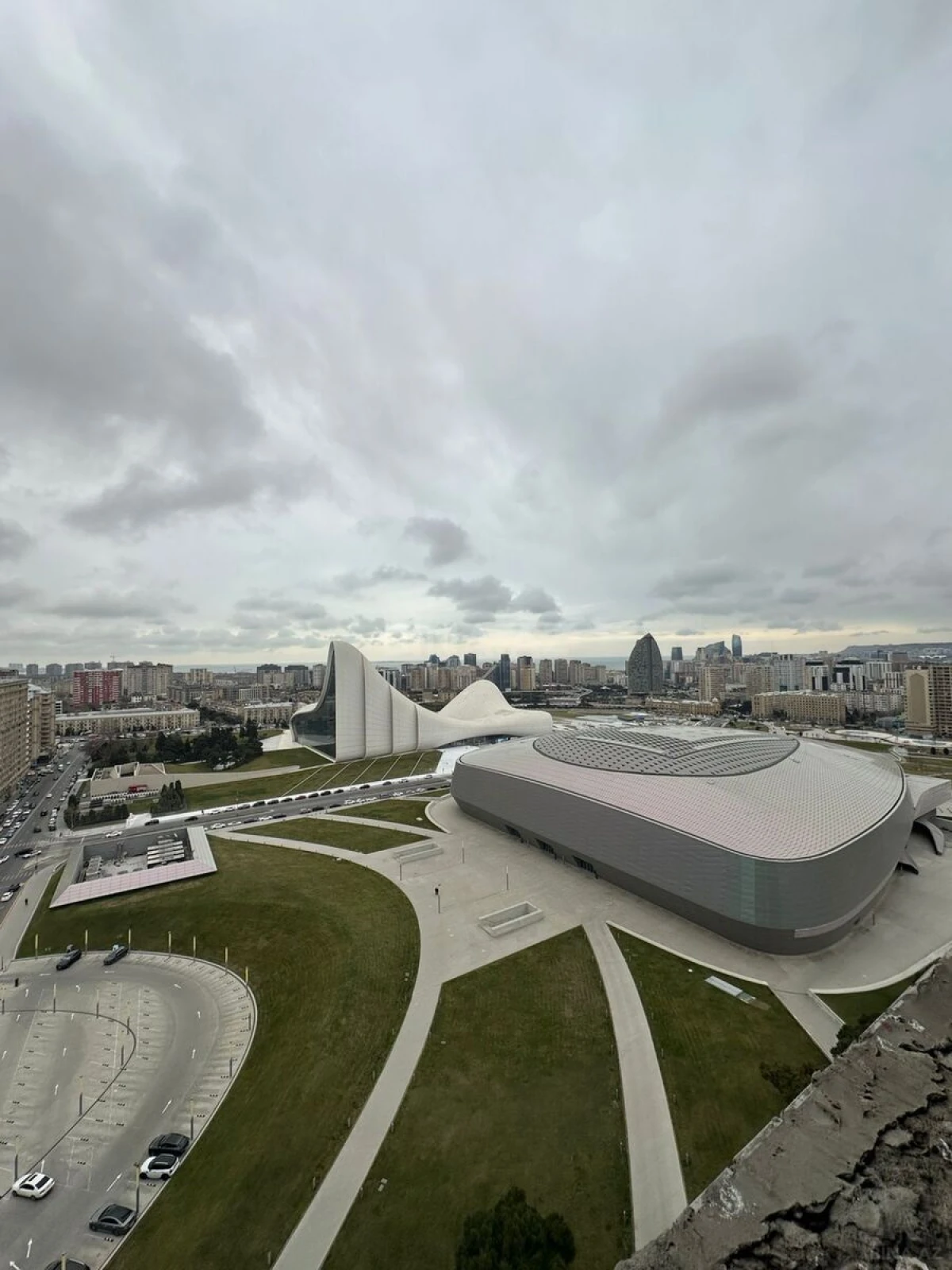 Satılır 4 otaqlı mənzil 234 m²