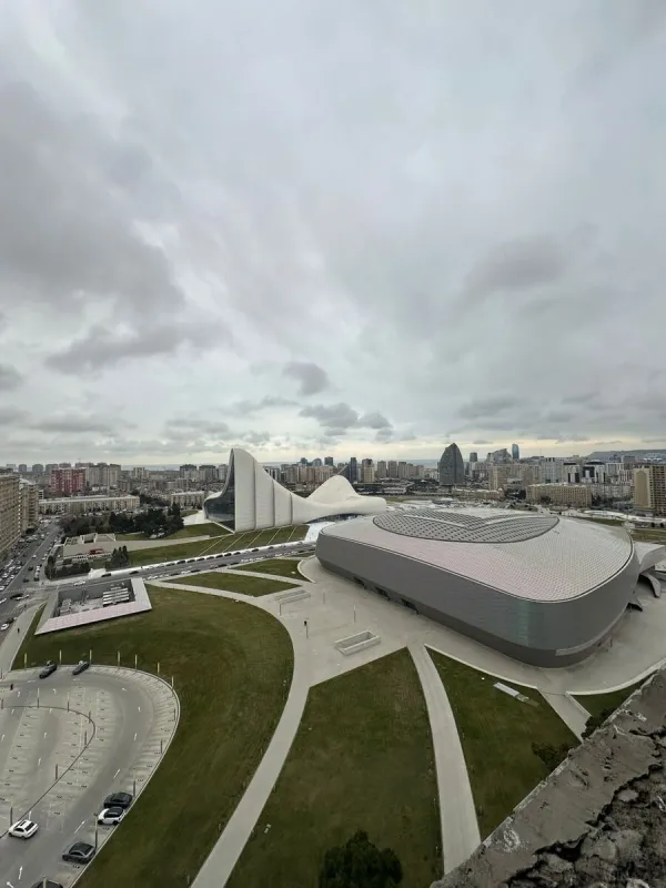 Satılır 4 otaqlı mənzil 234 m²